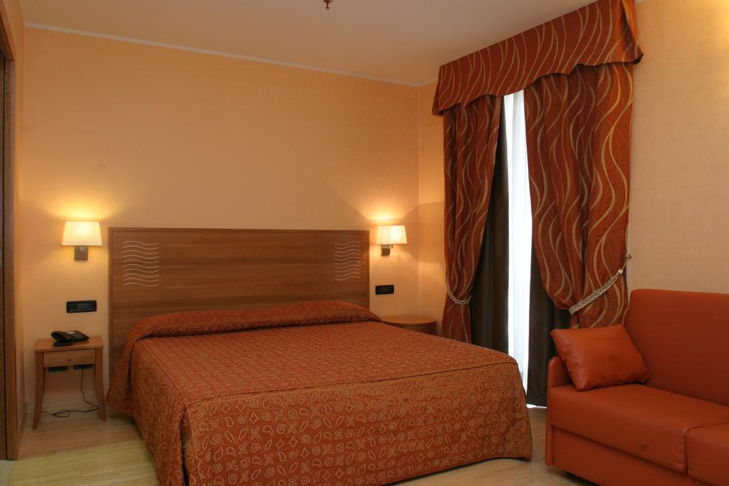 Hotel Continental تورينو الغرفة الصورة
